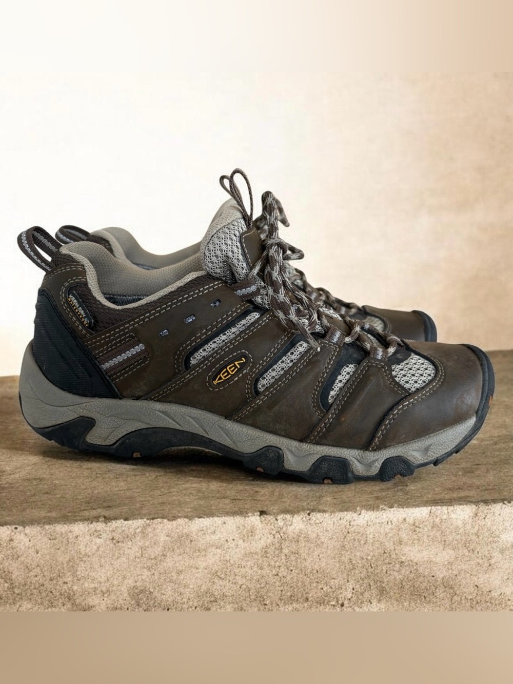 KEEN Women’s Brown Leather Trail Hiking Shoe Size 8.5 Nearly New